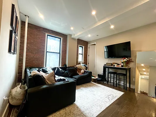 Rented by Douglas Elliman | media 4