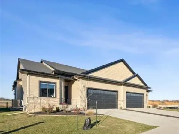 1260 Berkshire Ln, North Liberty, IA 52317