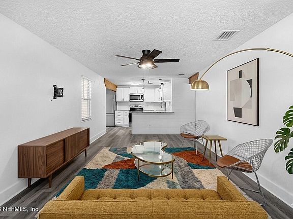 3rd image of 72 DELTONA Boulevard