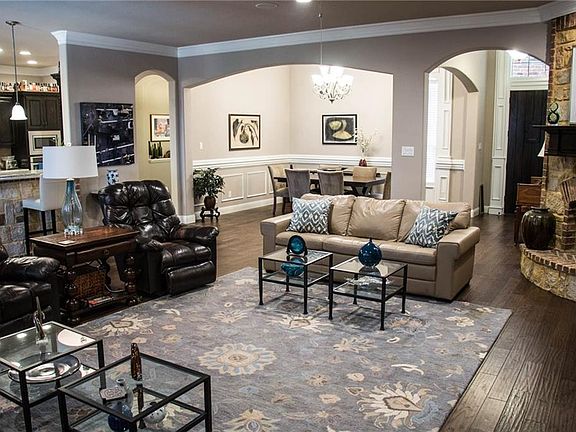4th image of 8941 Souththorn Dr