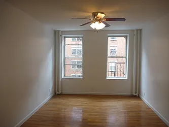 Rented by Robyn Lee, LREB