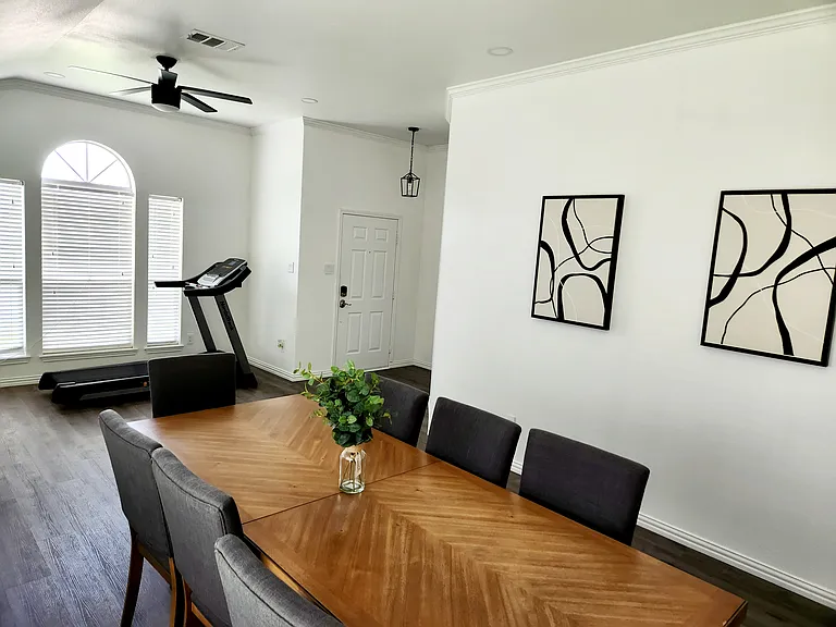 720 Mackenzi Dr — Photo 4