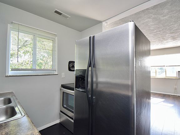 5th image of 1281 Sunset Ave #11258637