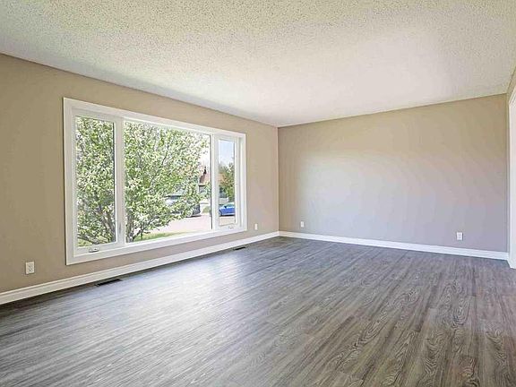 4th image of 31 Wildrose Cres W