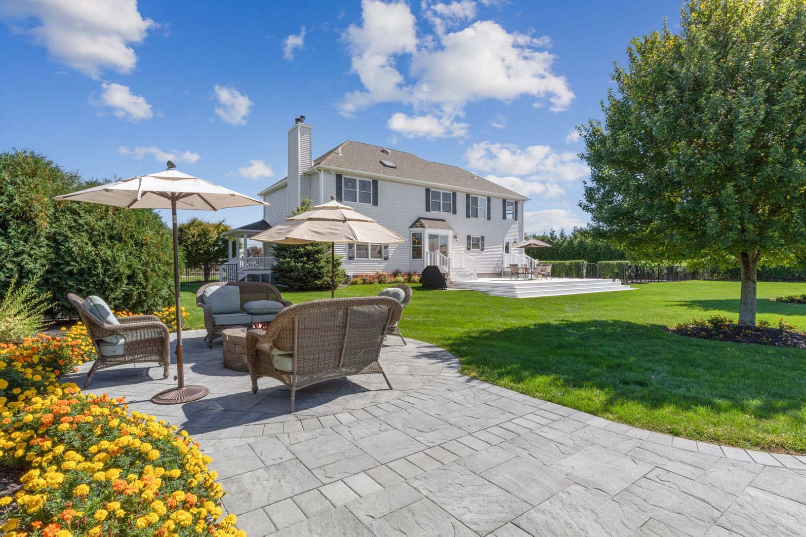  Spacious Outdoor Entertaining