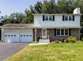 211 Redwood Dr, North Syracuse, NY 13212