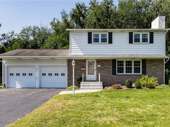 211 Redwood Dr, North Syracuse, NY 13212