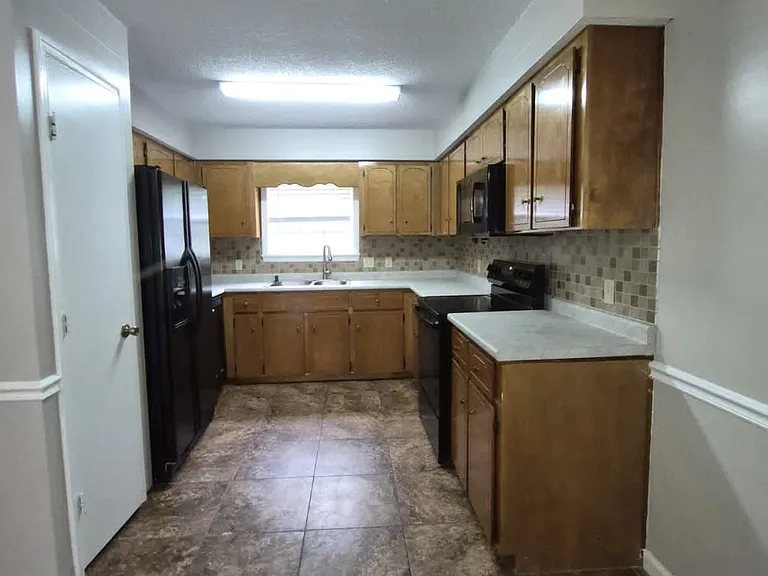 326 Nottingham Way — Photo 6