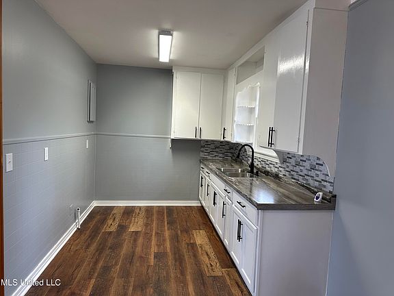 5th image of 2152 2nd St