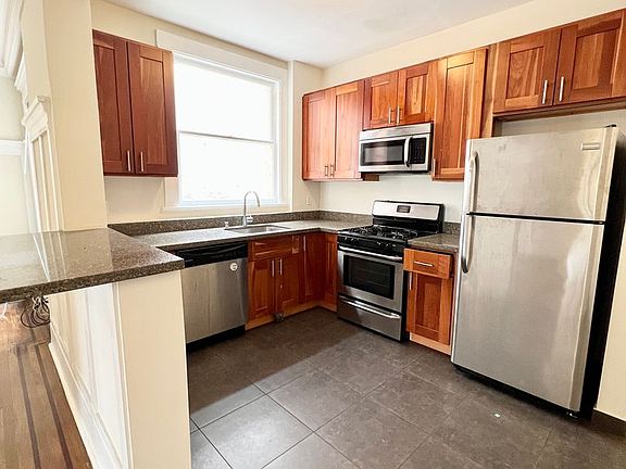 3rd image of 1035 Bush St APT 16