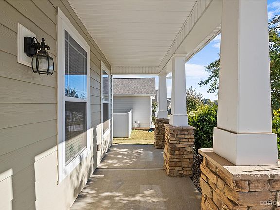 4th image of 121 Margo Ln