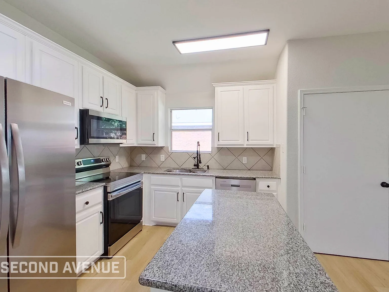 4 bed, 2.0 bath, 2085 sqft, $2,869 — Photo 4
