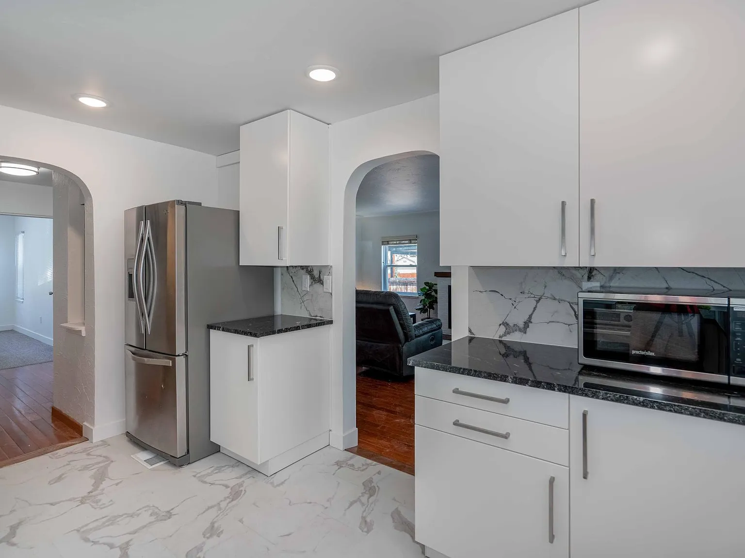3 bed, 1800 sqft, $2,800 — Photo 3