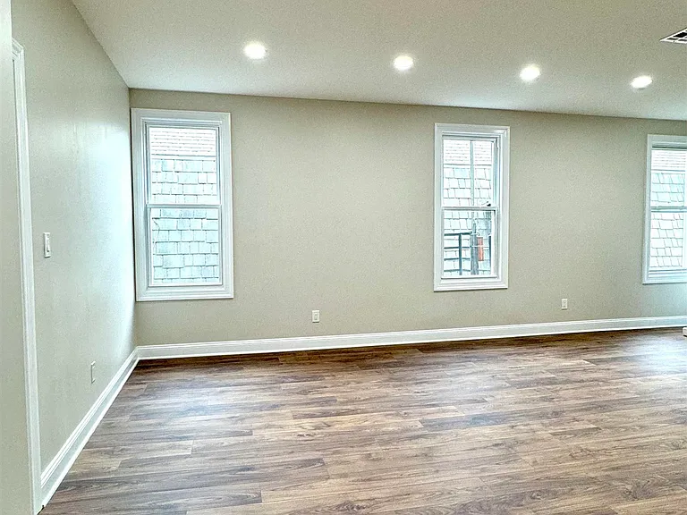 118 Parkview Ave #2 — Photo 8