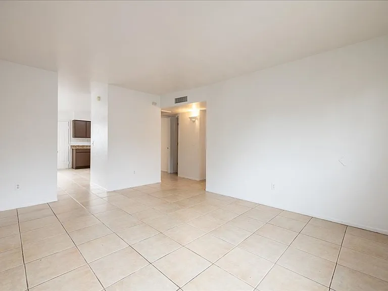 217-231 W Rillito St — Photo 5