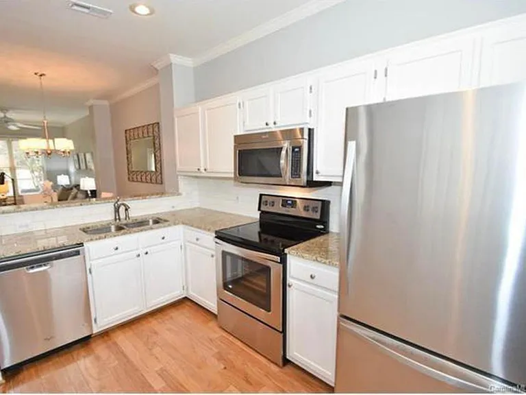 2707 Dilworth Heights Ln — Photo 4