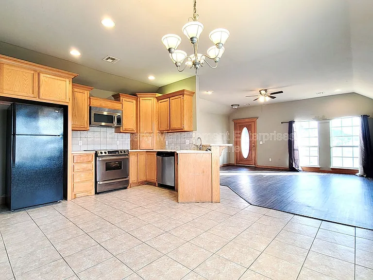 4701 Castle Bay Cv — Photo 3