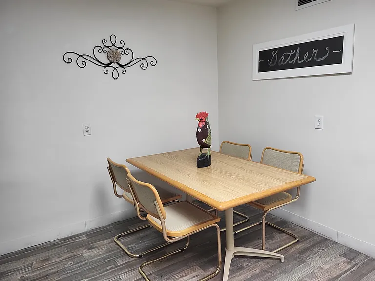 Kitchen Eating Area