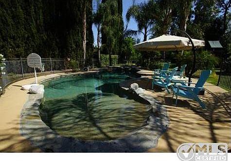 5th image of 23034 Oxnard St
