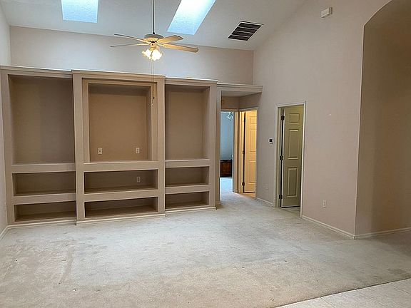 5th image of 605 Darkwood Ave