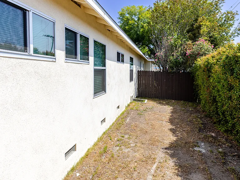 801 Elm Ave #B — Photo 16