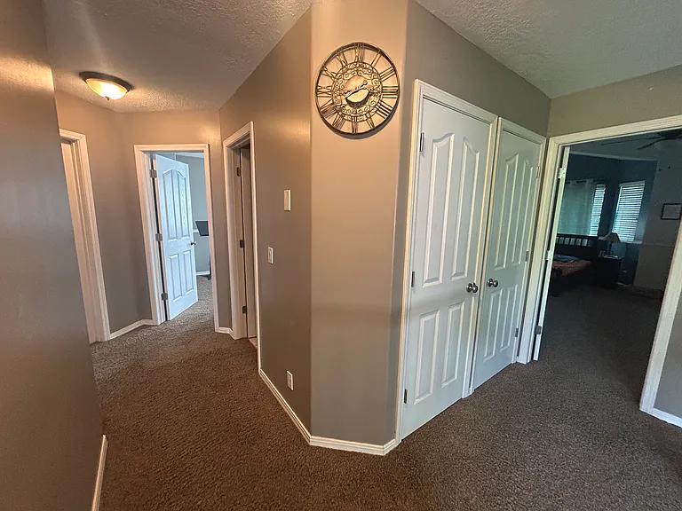 112 E Sweet Berry Dr — Photo 8