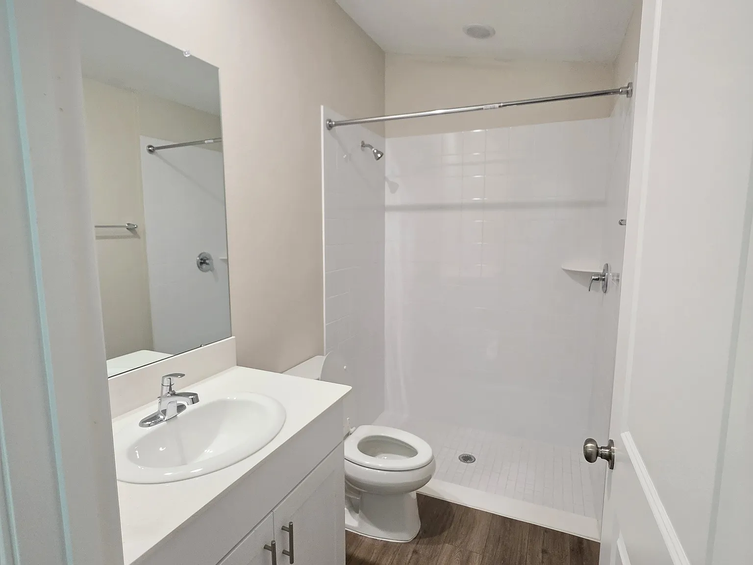 3 bed, 2292 sqft, $2,400 — Photo 4