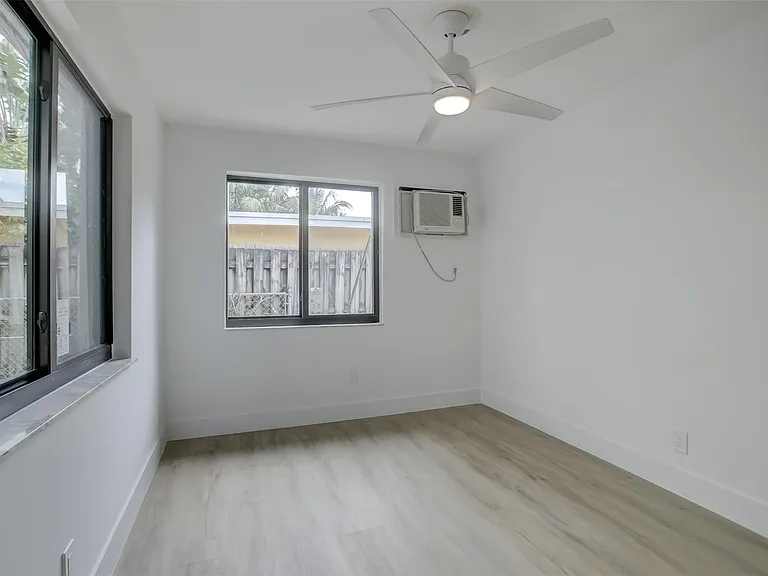 2155 NE 56th Ct — Photo 18