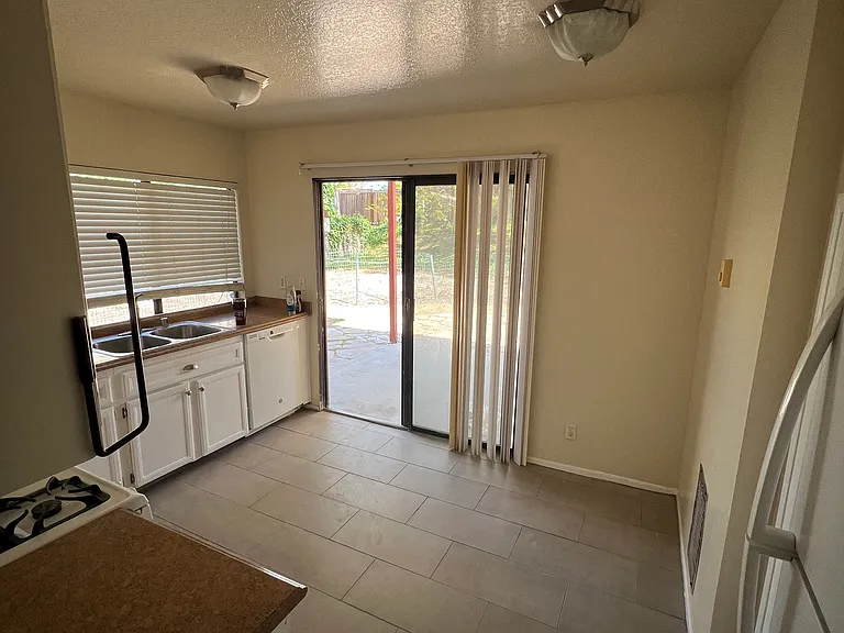 120 Avenida Las Brisas #B — Photo 12