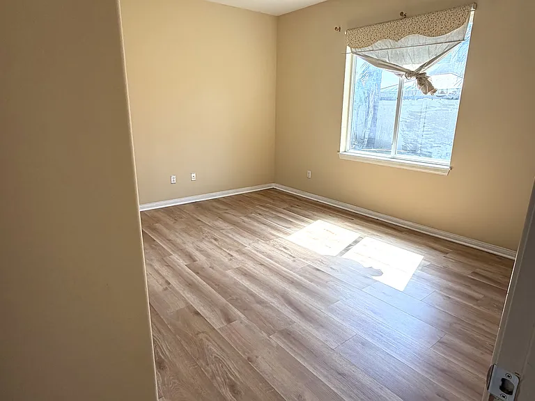 6363 Hazel St — Photo 21