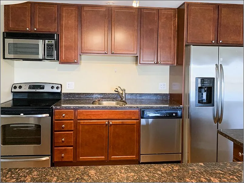 Building Photo - 9601 Golf Rd #401