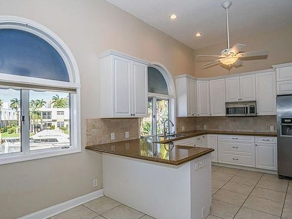 3rd image of 3109 NE 26th St #3111