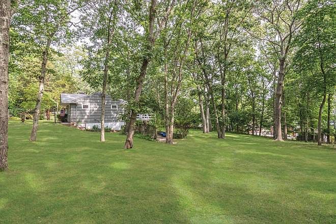 1st image of 44 Bay View Dr W
