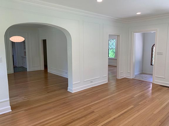 5th image of 109 E Rosewood Ave