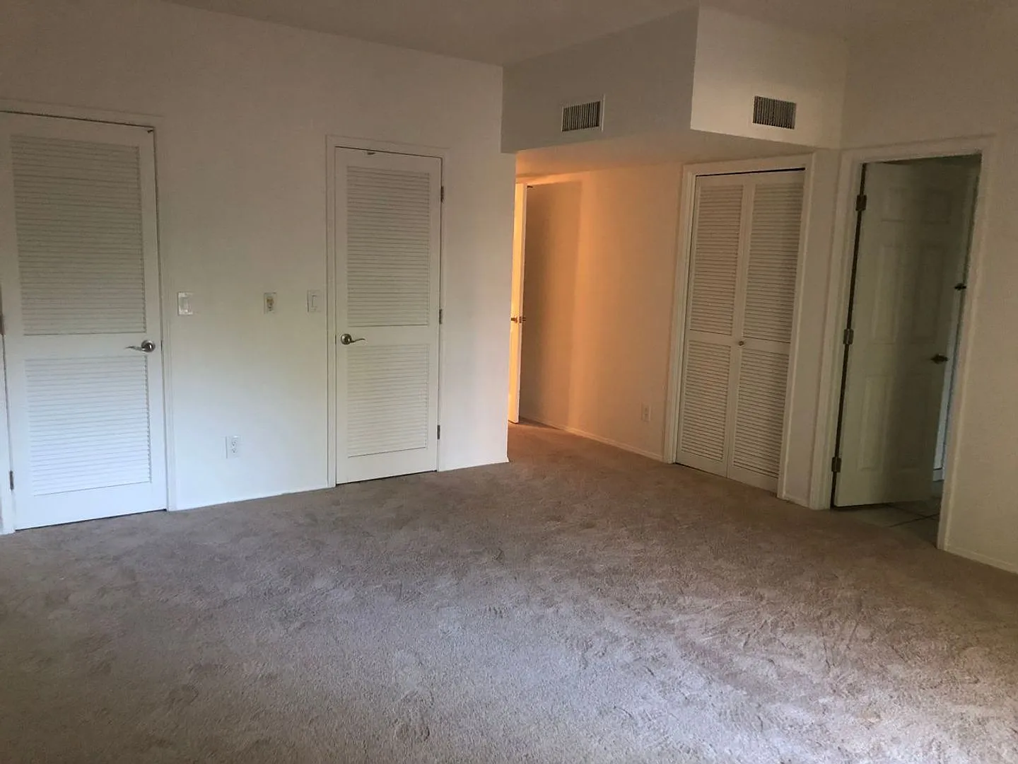 Spacious Contemporary 3 Bedroom Home In Sam Hughes — Photo 4