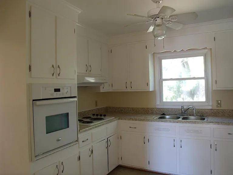 324 Shoreline Dr — Photo 5