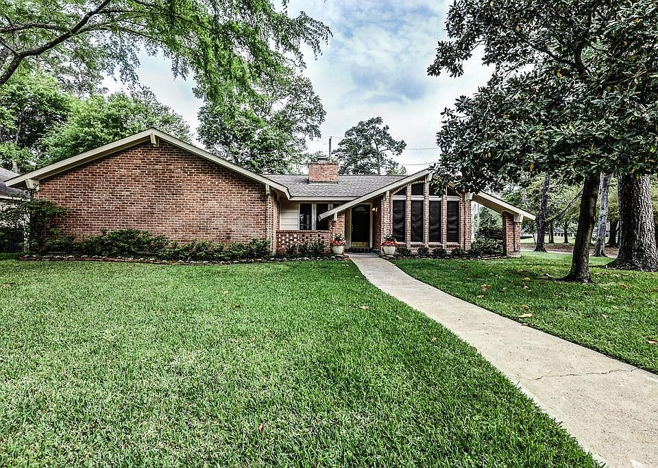 1st image of 8015 17th Green Dr