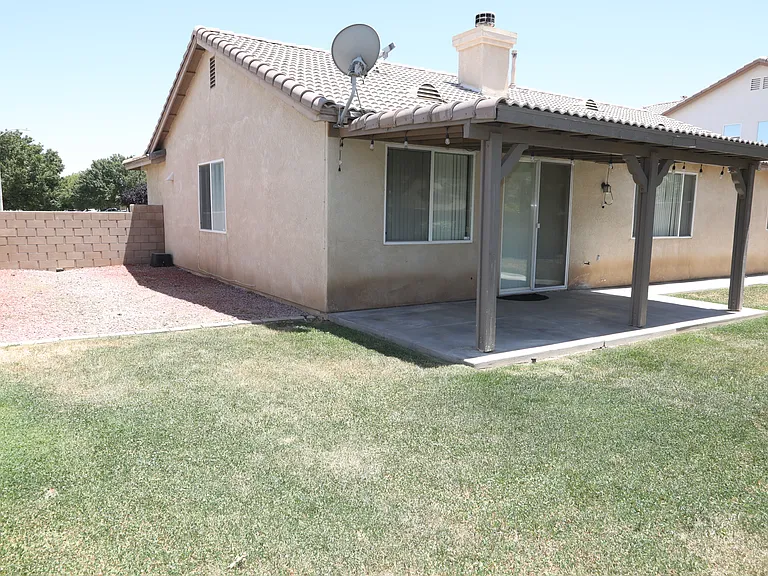 45713 Coventry Ct — Photo 16