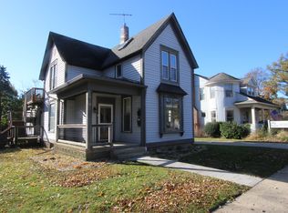 17 W Crystal Lake Ave, Crystal Lake, IL 60014