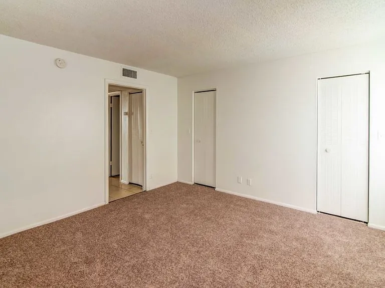 LAUDER RIDGE GARDEN APARTMENTS — Photo 18