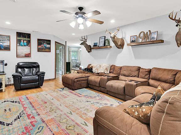 5th image of 200 Pecan St