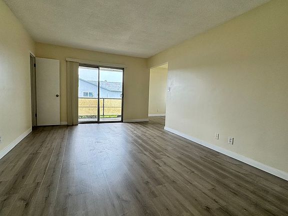 3rd image of 917 Centinela Ave APT 4