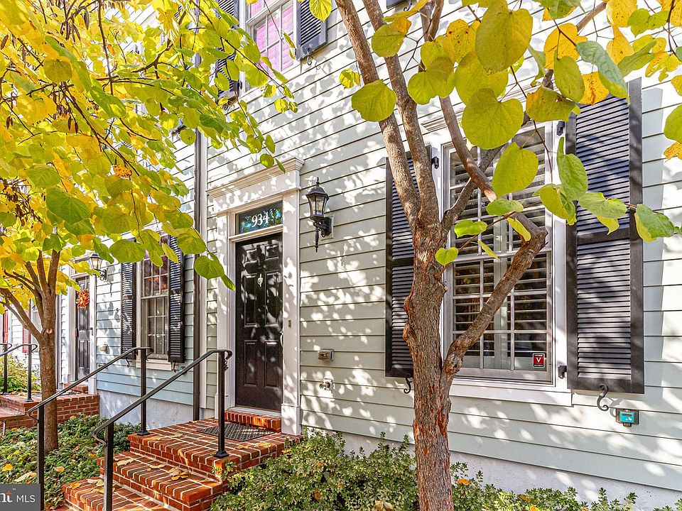 1st image of 934 N Columbus St