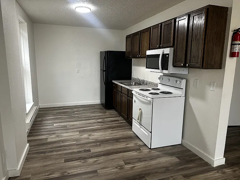 1571 Bluff St #4 — Photo 2