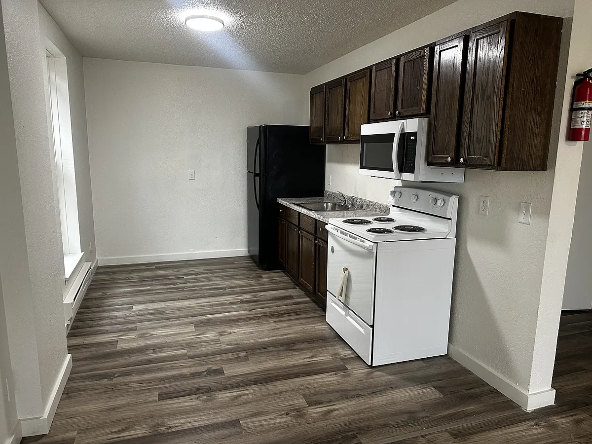Building Photo - 1571 Bluff St #4