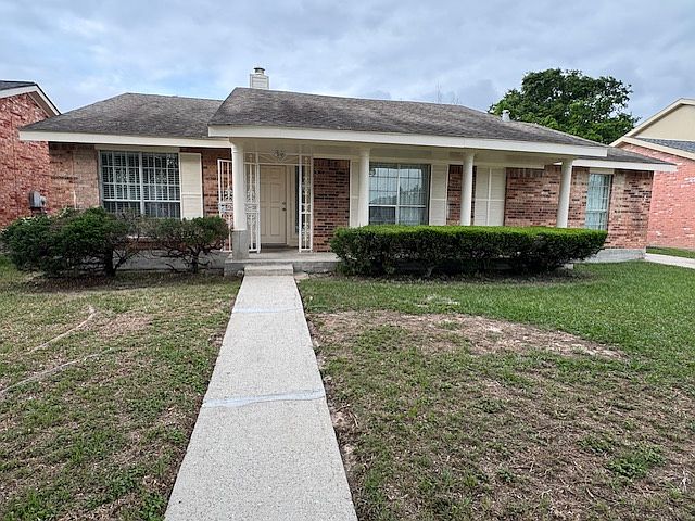 Spacious open floor plan with 1900 sq ft
