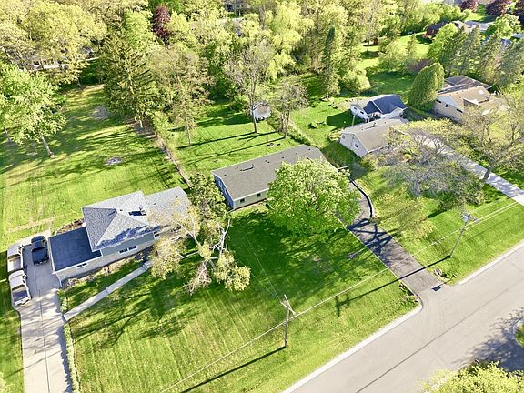 3rd image of 4915 Twin Elms DRIVE