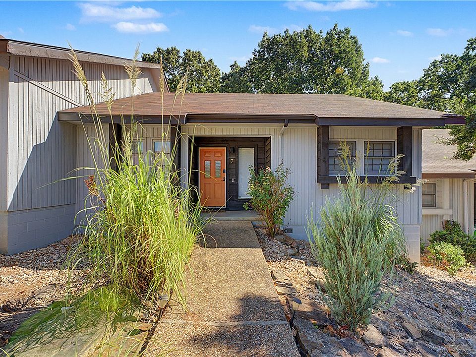 1st image of 7 Melinda Ln