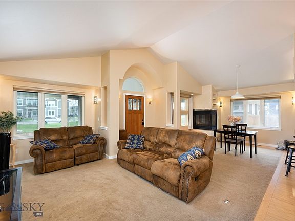 3rd image of 4575 W Babcock St