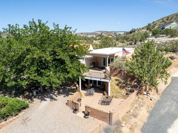 1122 W Diamond Valley Dr, Saint George, UT 84770